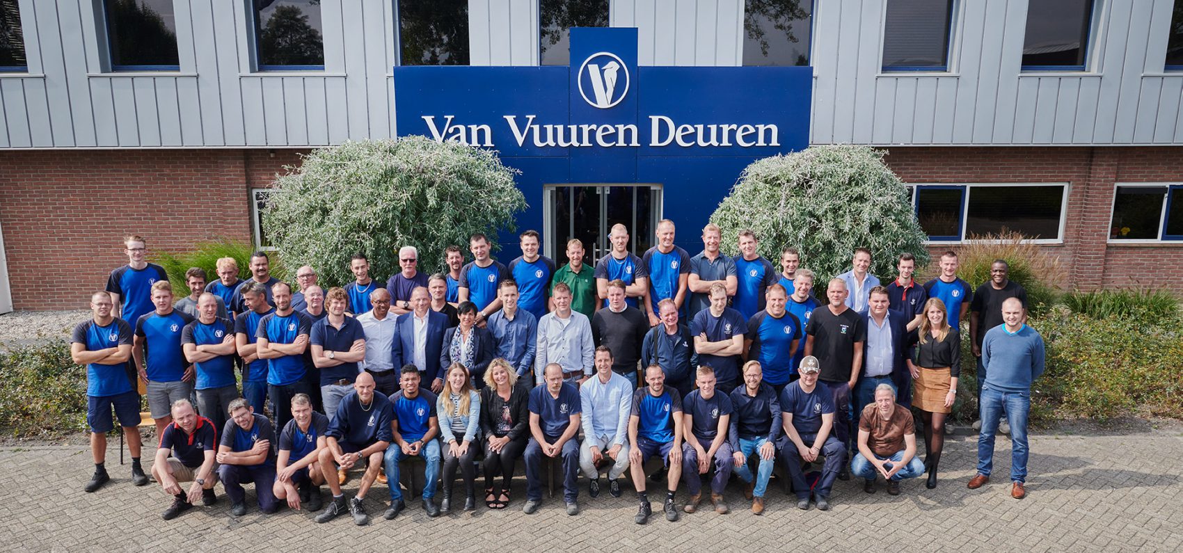 Van Vuuren. Voor deurconcepten.