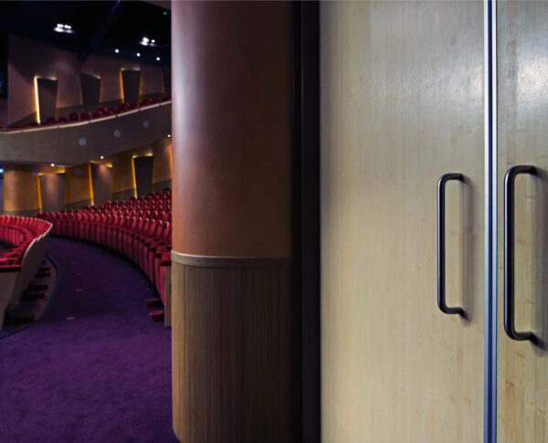 Van Vuuren deur in Theater Sneek