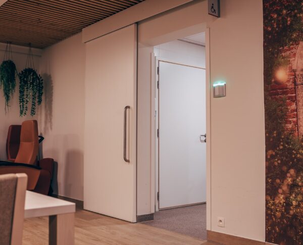 Lichte schuifdeuren voor WZC Sint Henricus