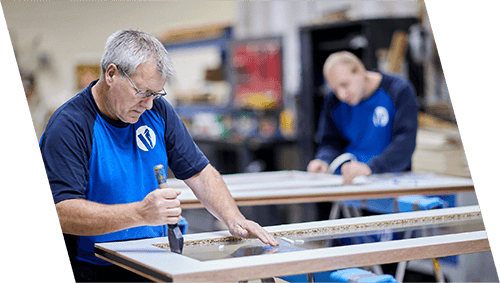 Fabrieksmedewerker glasmontage